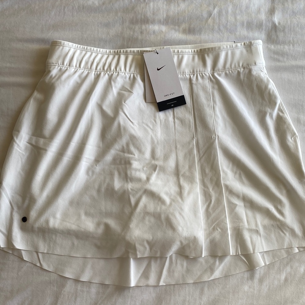 NIKE DRIFIT GOLF SKORT NWT